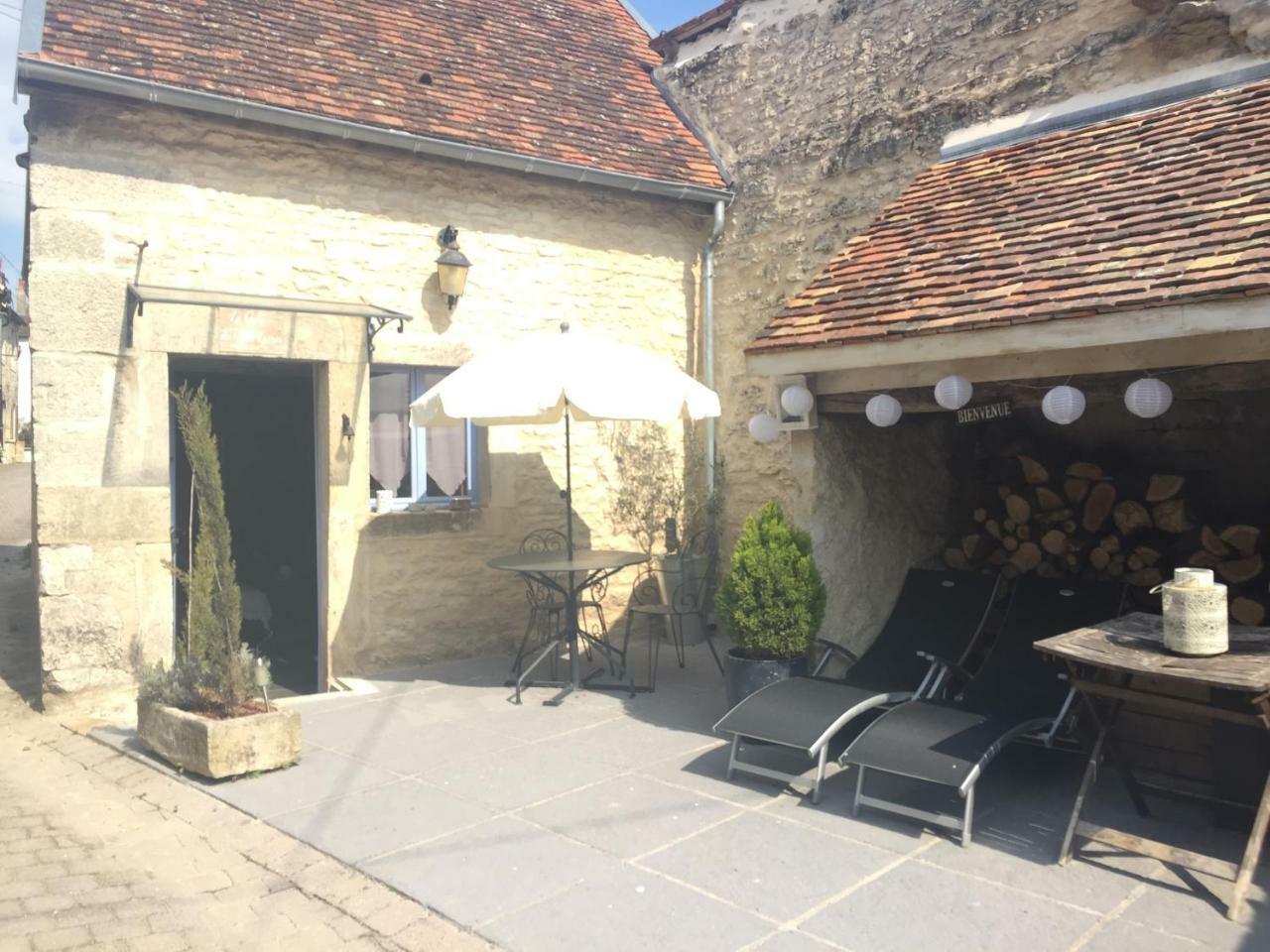 Le Gite Du Petit Lavoir Beze Exterior photo